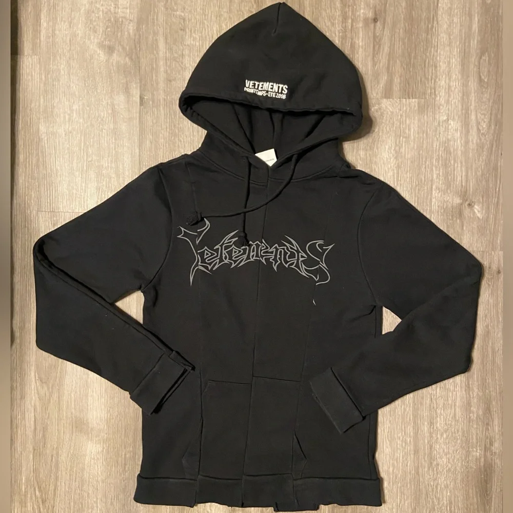 vetements メタルロゴ フーディー Sサイズ 確実正規品 - ヴェトモン 